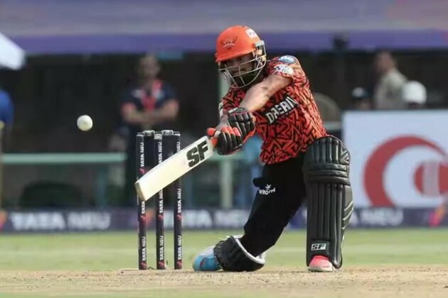 IPL 2025: Aniket's resillient fifty stands out as Starc's fifer wipes out SRH for 163 against DCIPL 2025: Aniket's resillient fifty stands out as Starc's fifer wipes out SRH for 163 against DC