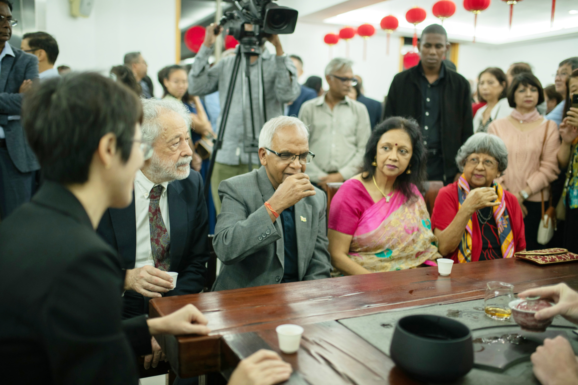 MAURITIUS-PORT LOUIS-CHINA-TEA CULTURE-SALON
