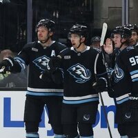 Mammoth strives for playoff momentum; Flames hope to play spoiler