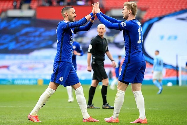 Chelsea beat Man City to delay Premier League title party