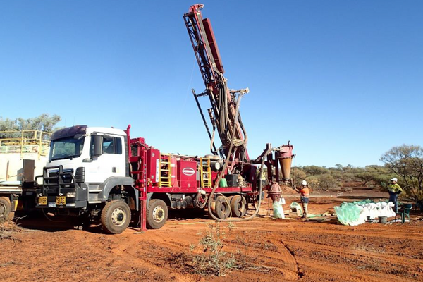 Podium defines copper-gold zone at Parks Reef