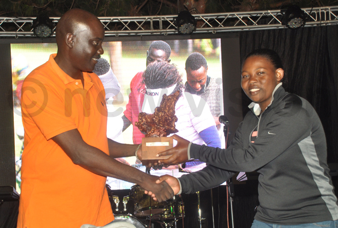 ntebbe lub chairman winemanzi umubweinee  present prizes to roup  winner eron yomugisha hoto by ichael subuga