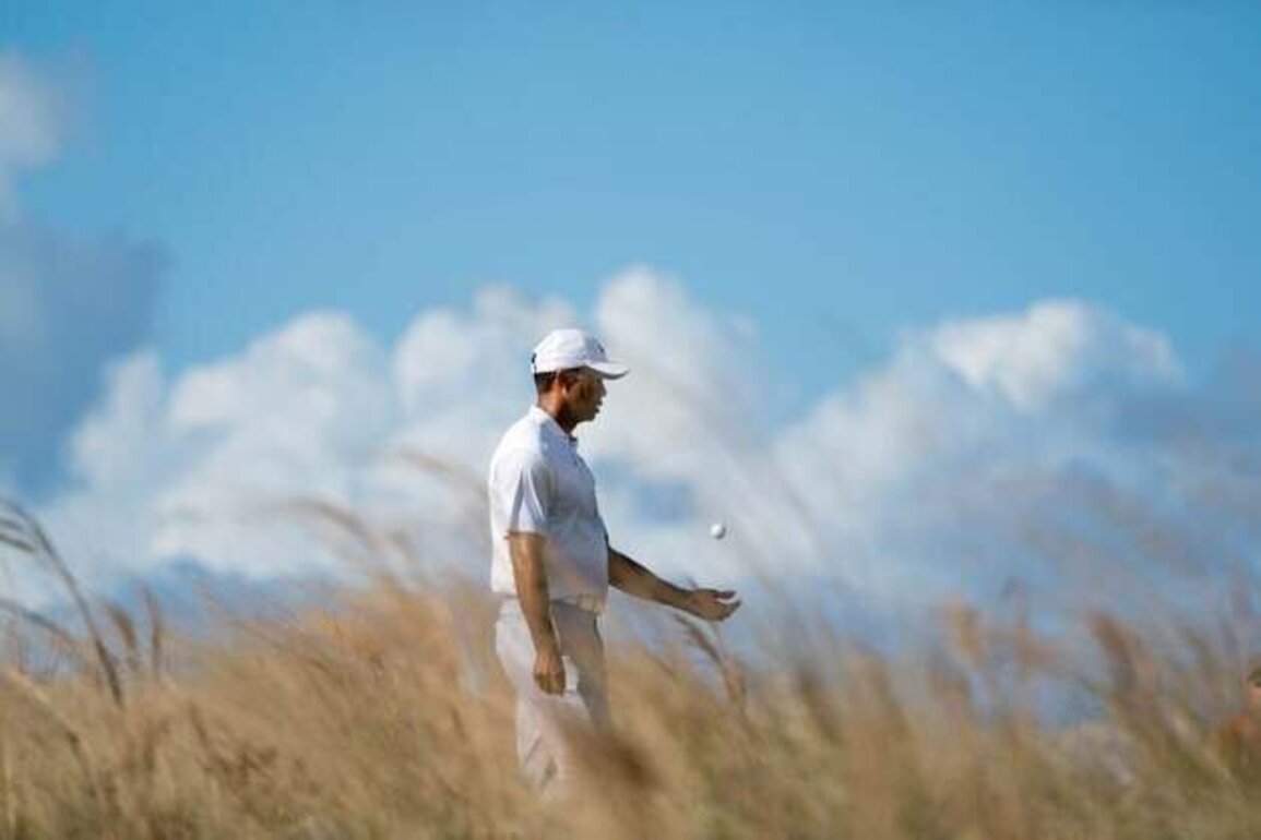 Tiger Woods can chip, putt; no timeline for competitive return