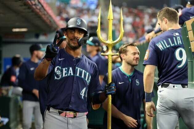 Mariners look to strengthen postseason hopes with White Sox in town