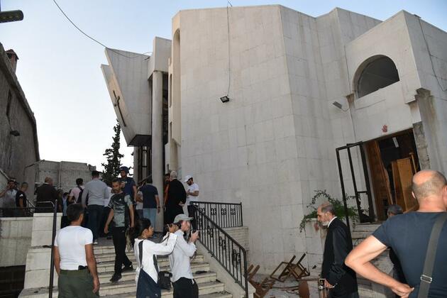 Suicide bombing kills at least 19 at Damascus church during Sunday mass