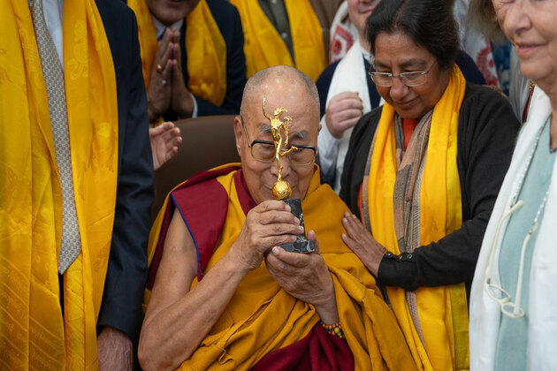 Dalai Lama presented with Gold Mercury Award for peace