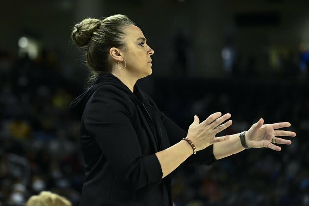 Becky Hammon, Aces to raise banner before Sparks rematch