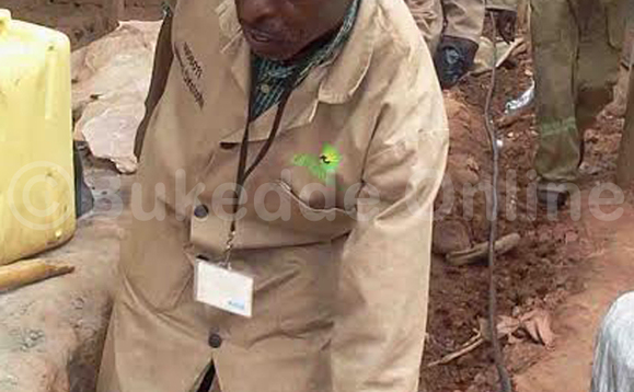 Aba UMEME nga sika waya z'amasannyalaza mu ttaka agagambibwa okubeera amabbe Aba UMEME nga sika waya z'amasannyalaza mu ttaka agagambibwa okubeera amabbe
