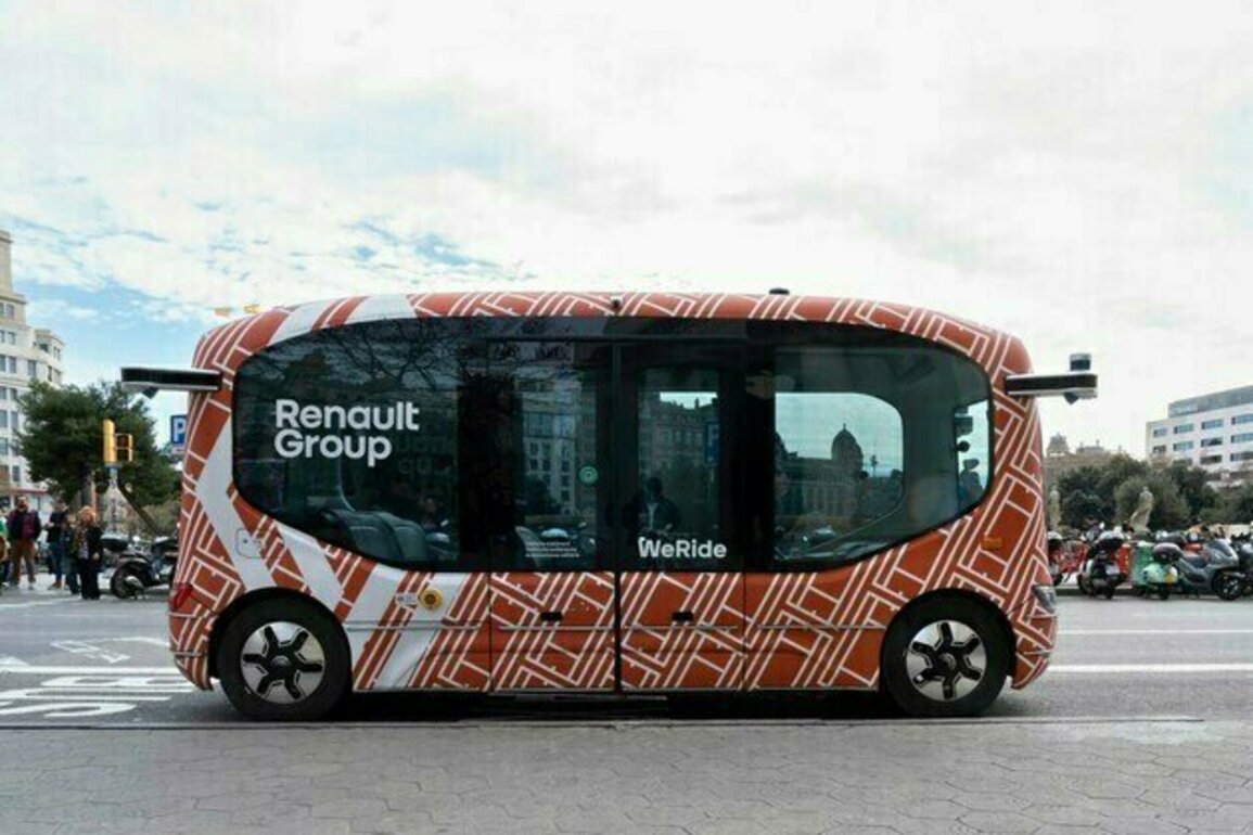 Driverless 'bus of the future' tested in Barcelona