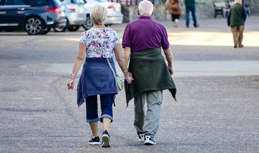 Old people (c) Mark Timberlake/Unsplash 