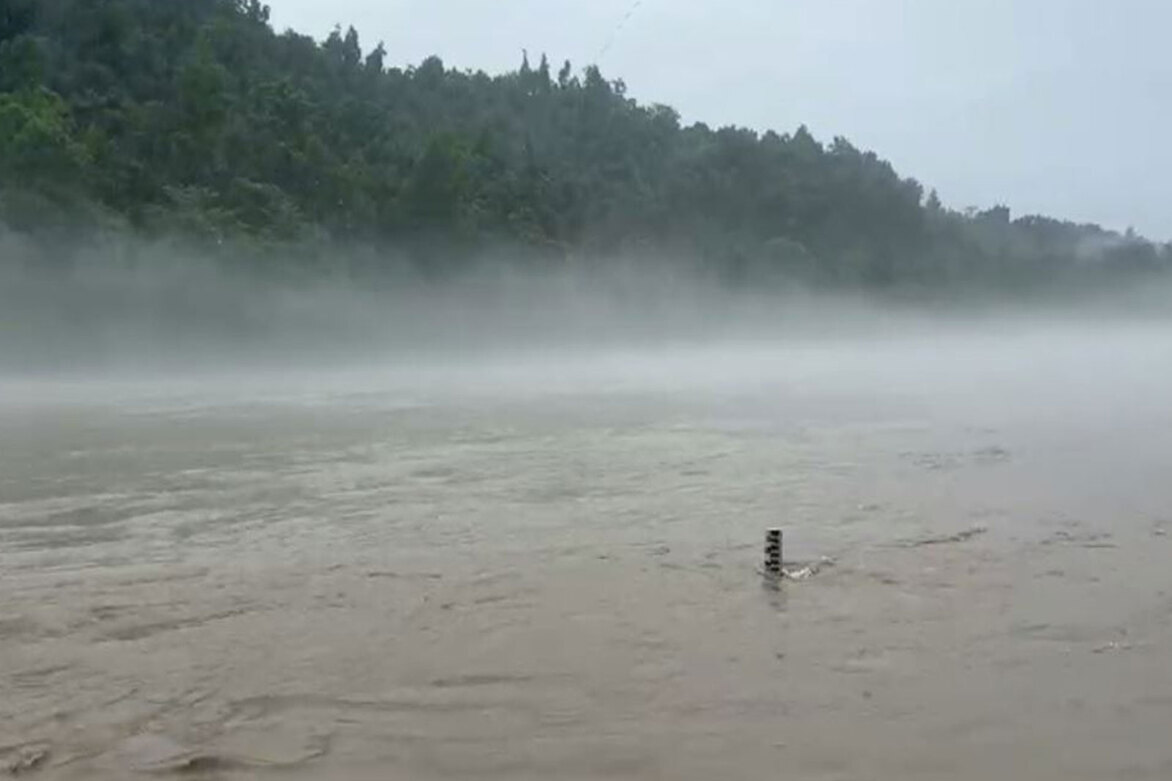 Ganga nears danger level in Rishikesh amid heavy rainfall; authorities urge locals to vacate riverbanks