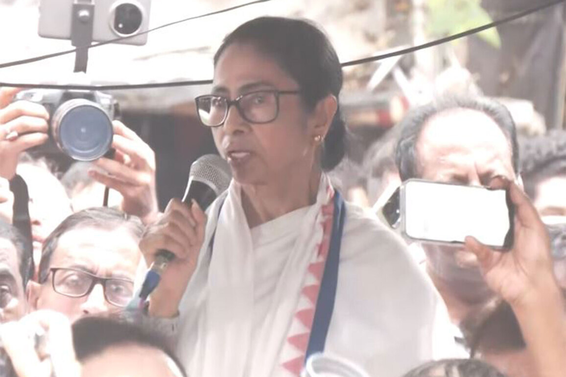 Mamata Banerjee protests over alleged attacks on TMC leaders in Kolkata; pays tribute at BR Ambedkar statue before rally