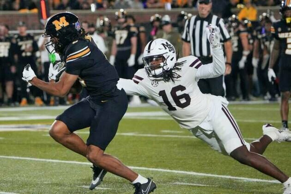 Ahmad Hardy (300 rushing yards), Missouri overwhelm Mississippi State