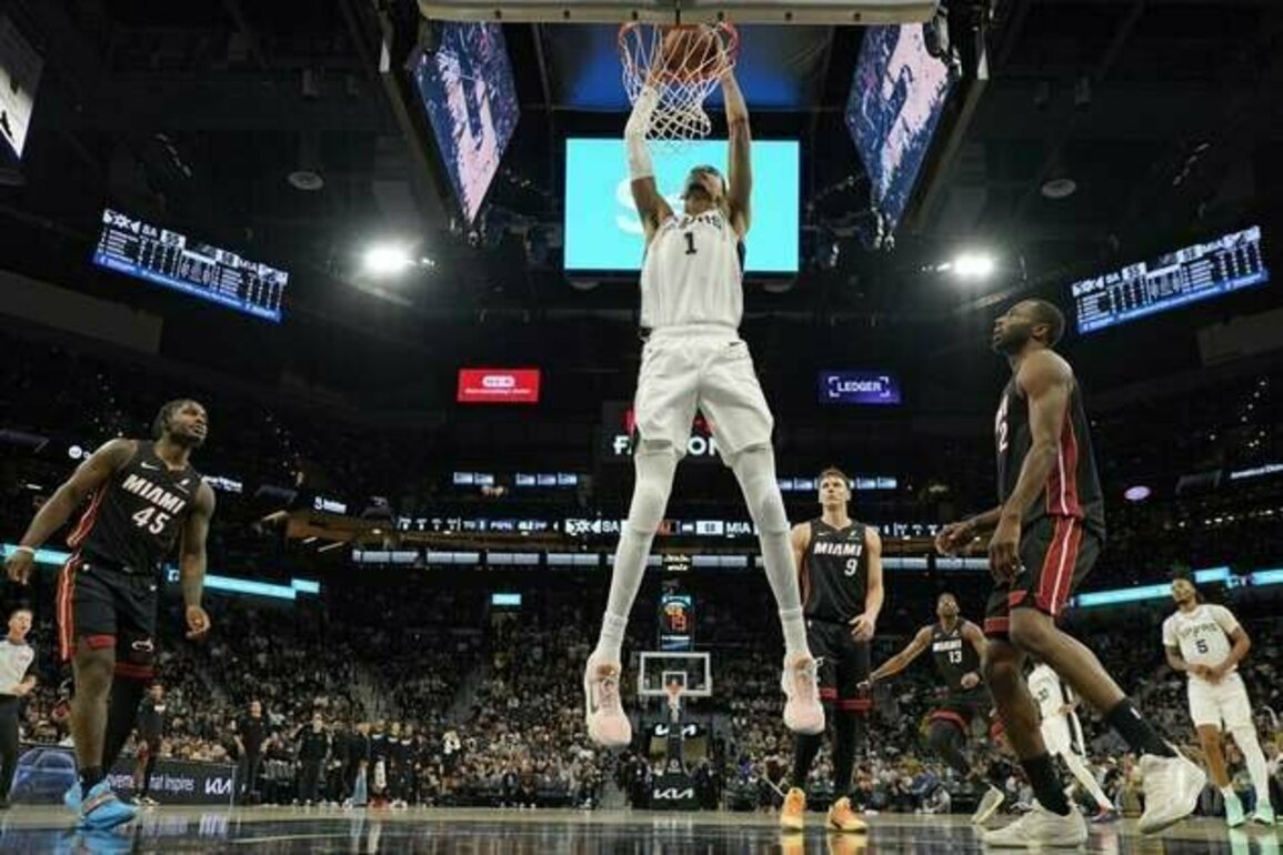 NBA roundup: Spurs off to first 5-0 start in team history
