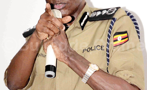 Gen. Kale Kayihura, eyagobeddwa ku buduumizi bwa Poliisi mu ggwanga Gen. Kale Kayihura, eyagobeddwa ku buduumizi bwa Poliisi mu ggwanga