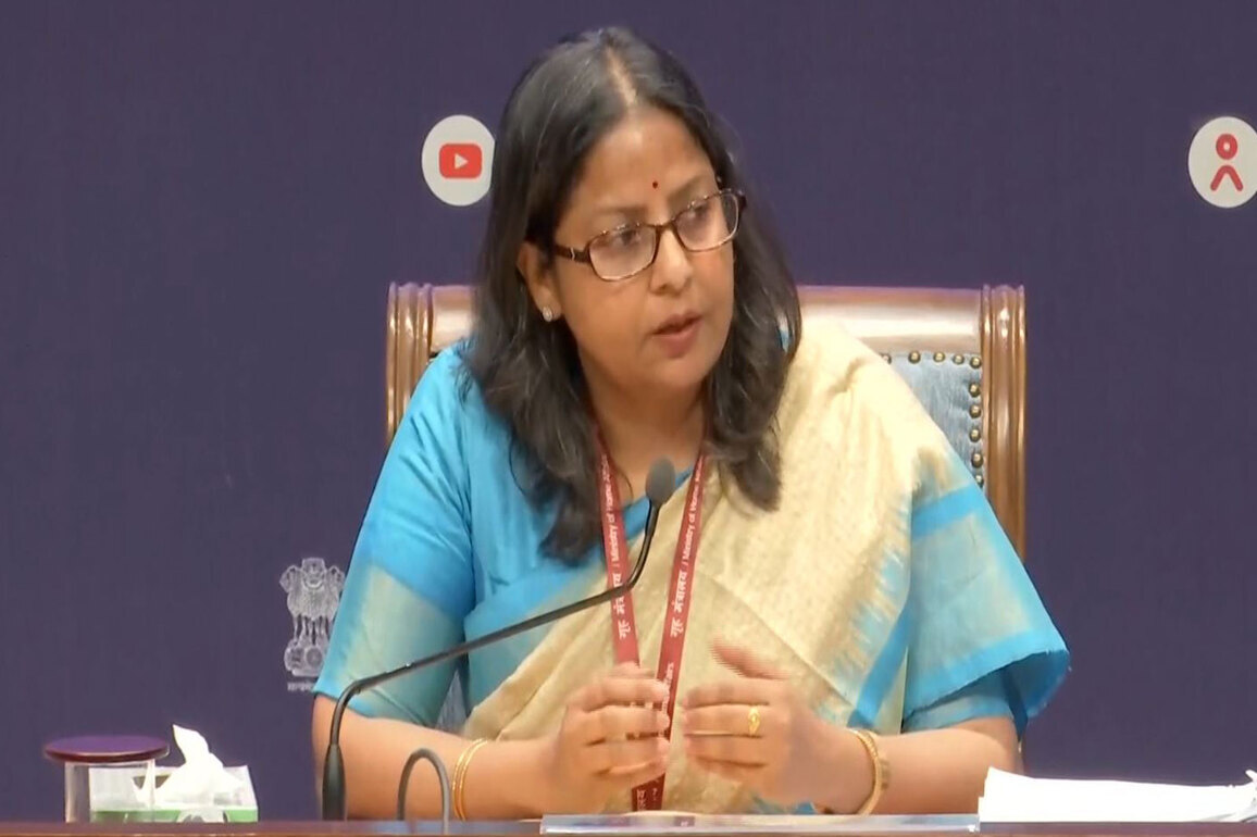 LPG under-recovery remains around Rs 700 per domestic cylinder despite supply measures: Petroleum Ministry