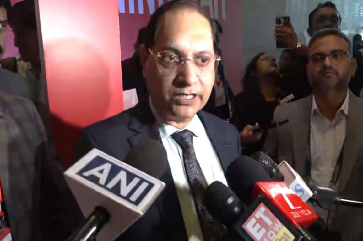 SEBI probing trading breakdown on MCX, needs deeper analysis: SEBI Chief