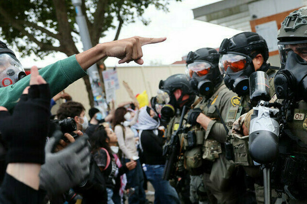 Police detain anti-ICE protesters in Portland 