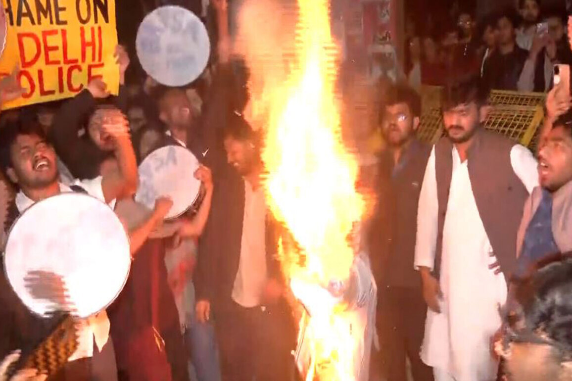 JNU students burn effigy of Vice Chancellor over casteist , racist remarks