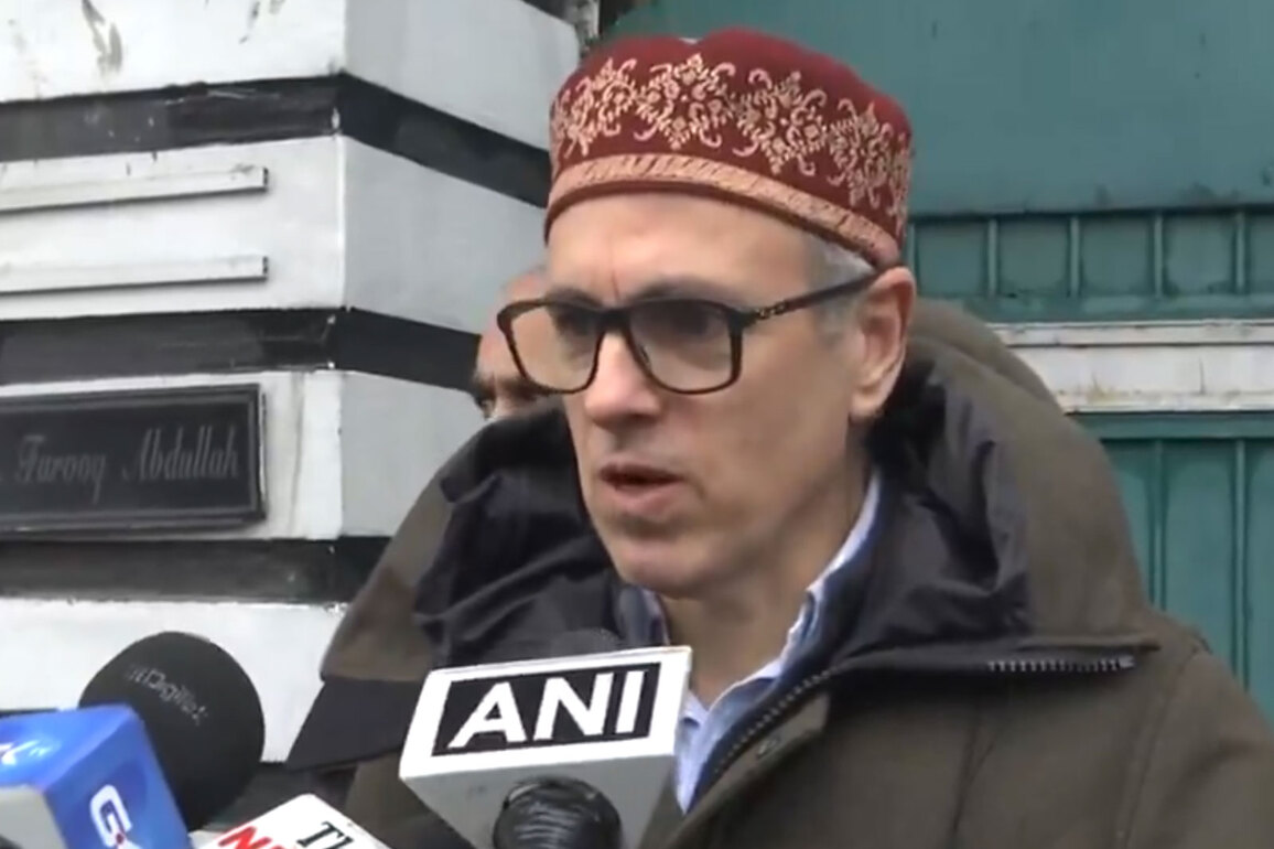 Focus on restoring power, water supply: CM Omar Abdullah after snowfall