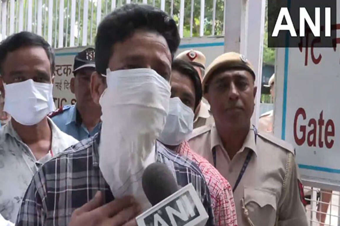 "Keep my family away from politics...": Father of Odisha girl who was set on fire by miscreants