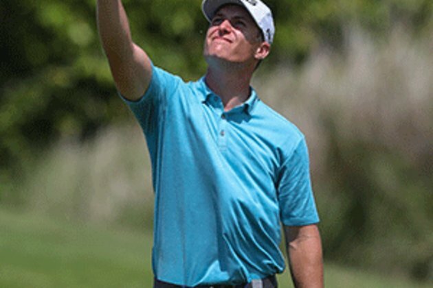 Hill handles Mauritius heat to take halfway lead