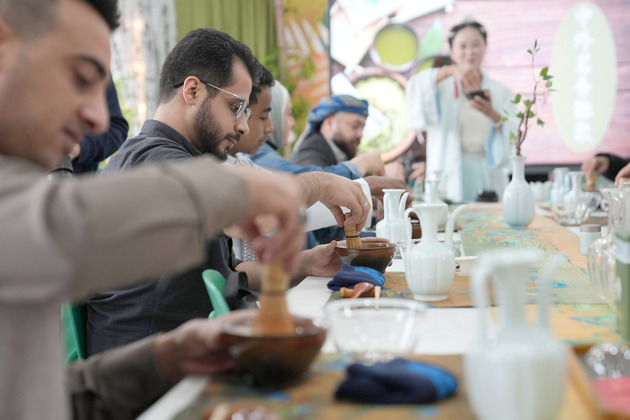 (Int'l Exchange)CHINA-ZHEJIANG-YIWU-FOREIGN RESIDENTS-TRADITIONAL CULTURE (CN)