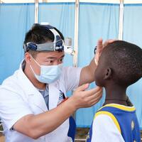 (Hello Africa) Chinese medical team brings free healthcare to Uganda's remote border district