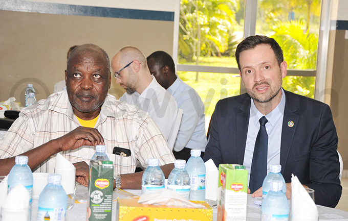 nergy and mineral development state minister eter okeris with aglnge lstein during the visit hoto by arim sozi