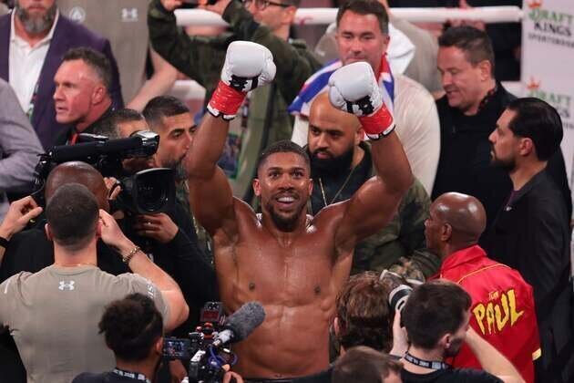 Boxer Anthony Joshua hurt in fatal crash in Nigeria