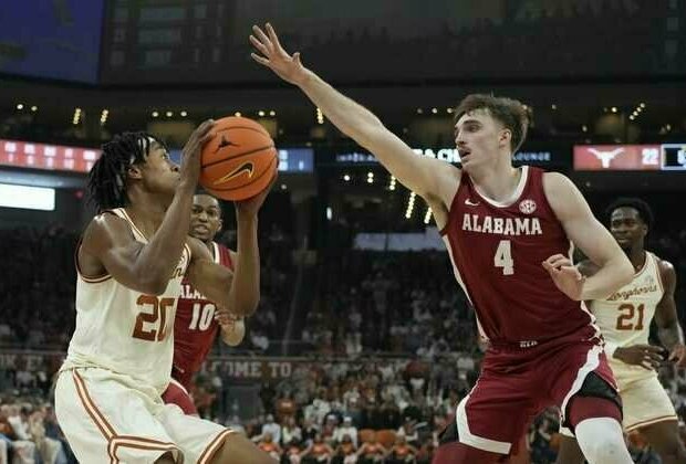 No. 2 Alabama rolls past Texas to 7th straight win