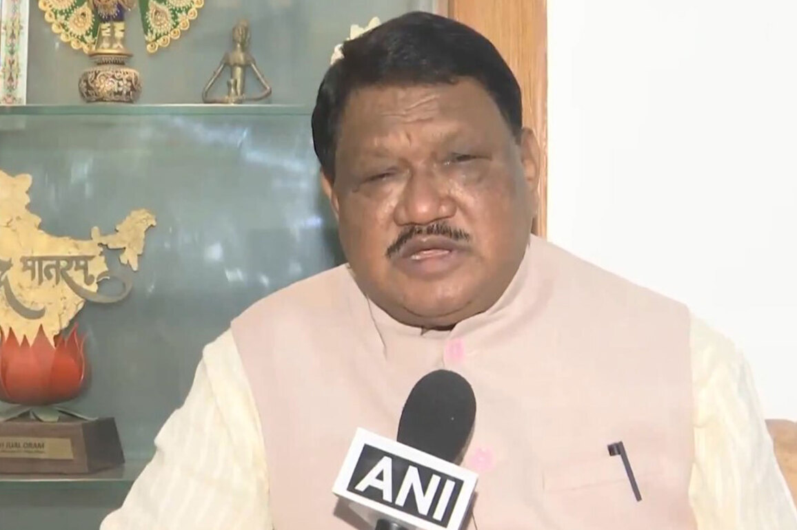 "Congress and DMK are cheating people," says BJP's Jual Oram
