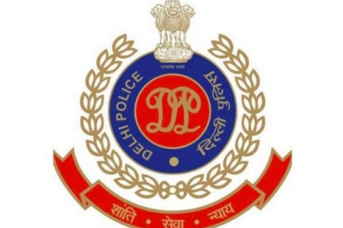 Delhi Police nabs two members of 'Gala Ghotu' gang wanted in robbery case