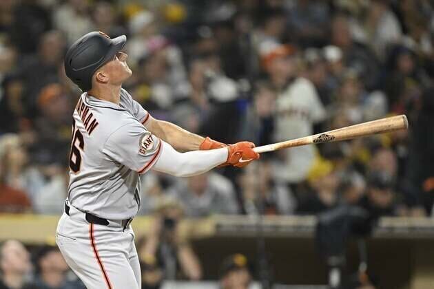 Willy Adames collects 4 hits as Giants' offense breaks out vs. Padres