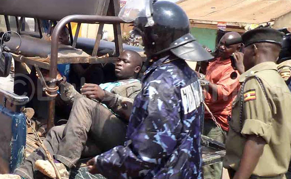 Abamu ku babadde mu kwekalakaasa nga bakanyugiddwa ku kabangali ya Poliisi Abamu ku babadde mu kwekalakaasa nga bakanyugiddwa ku kabangali ya Poliisi