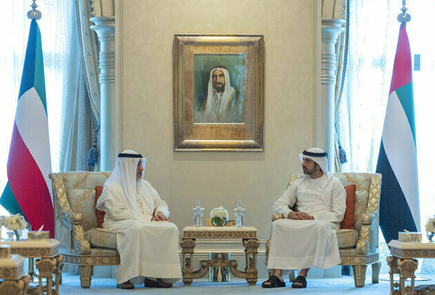 Hamdan bin Mohammed meets with Kuwait's First Deputy Prime Minister