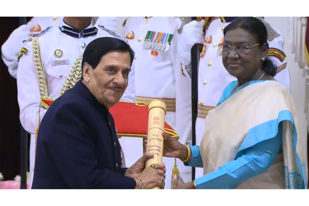 Veteran actor Arvind Vaidya felicitated with Padma Shri award
