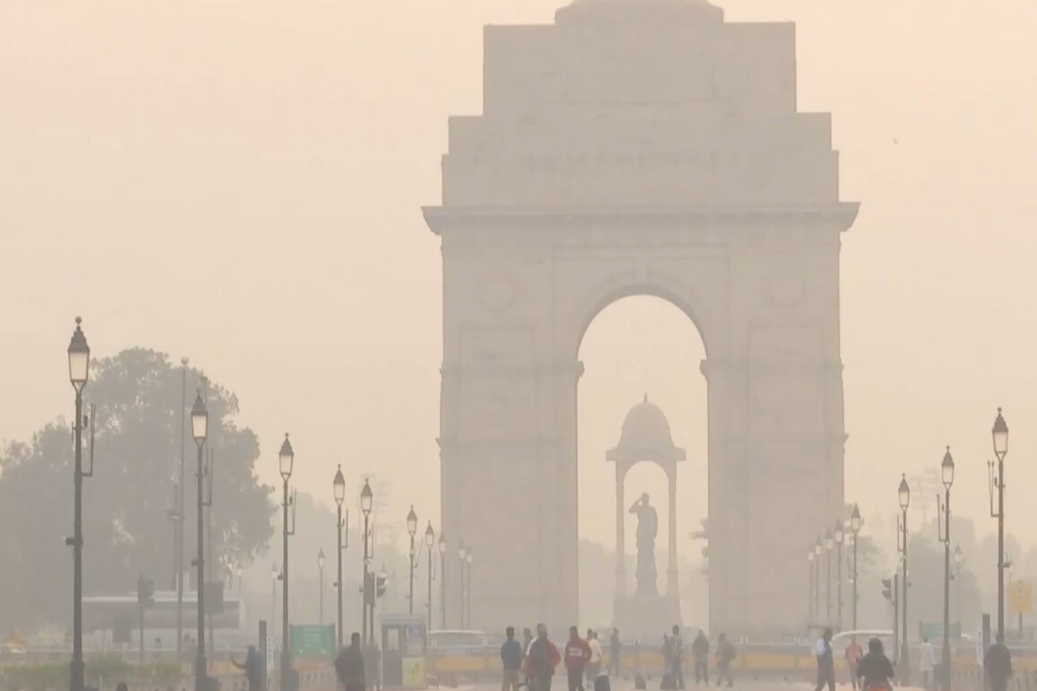 Delhi wakes up to 'very poor' AQI; Ethiopian volcanic ash unlikely to have immediate impact