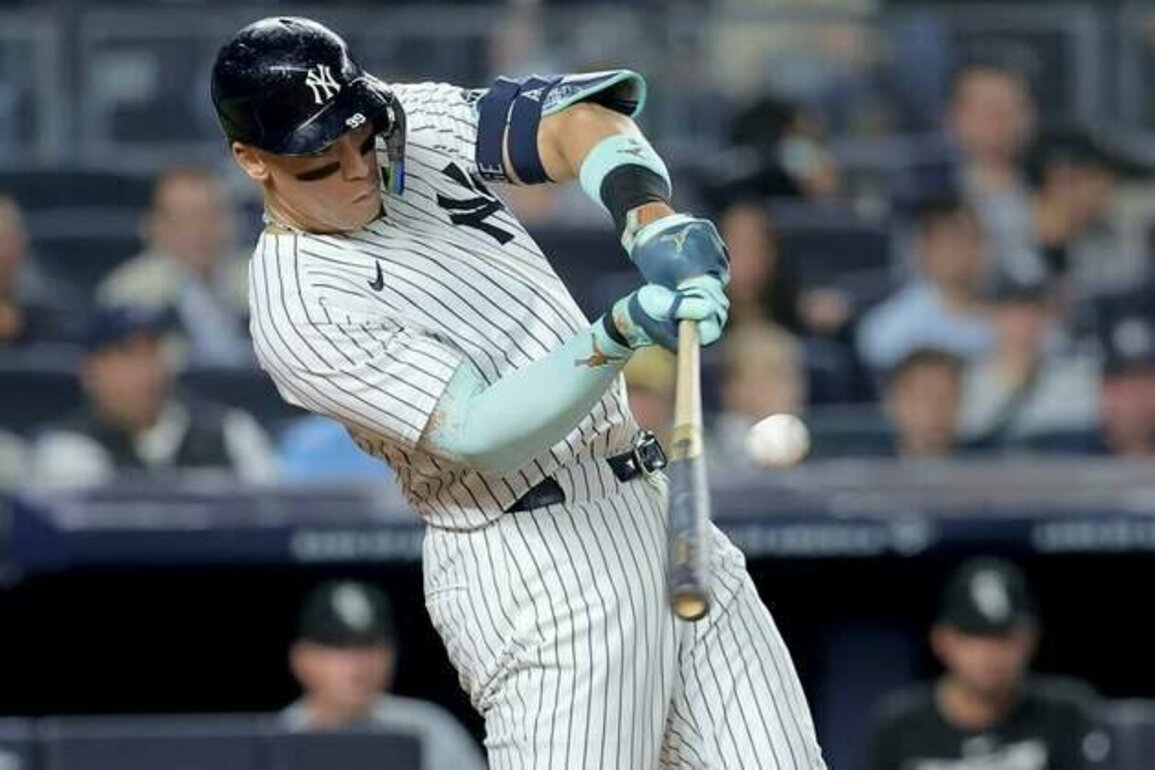 Aaron Judge hits 50th homer as Yankees stay hot vs. White Sox
