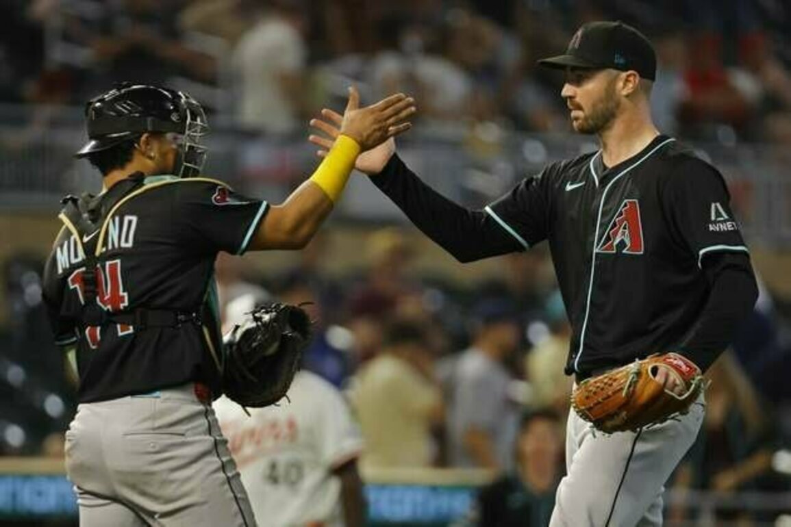 D-backs aim to push 'a chip and a chair' in finale vs. Twins