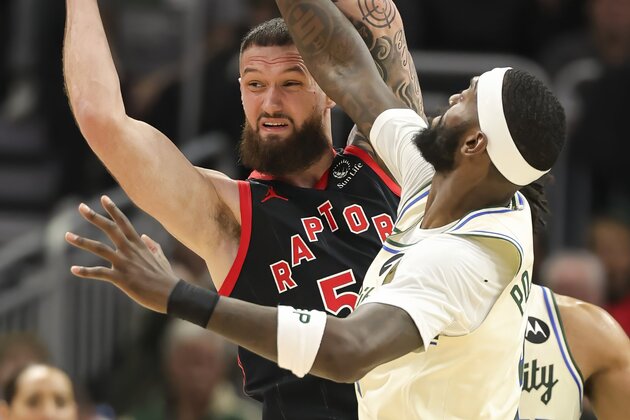 (SP)U.S.-MILWAUKEE-BASKETBALL-NBA-BUCKS VS RAPTORS