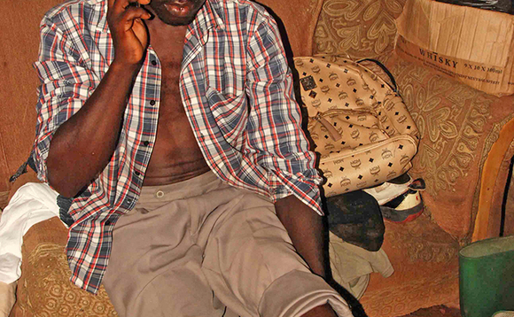 Luwalaga eyakubiddwa essasi ku kigere ng'apooca n'ekiwundu. Luwalaga eyakubiddwa essasi ku kigere ng'apooca n'ekiwundu.