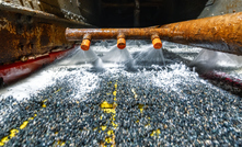 Vibrating screen, ore washing with liquid.