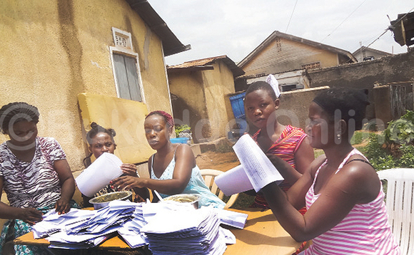 Bammemba ba ‘Tukole Womens’ Group nga basiba obubaasa. Bammemba ba ‘Tukole Womens’ Group nga basiba obubaasa.