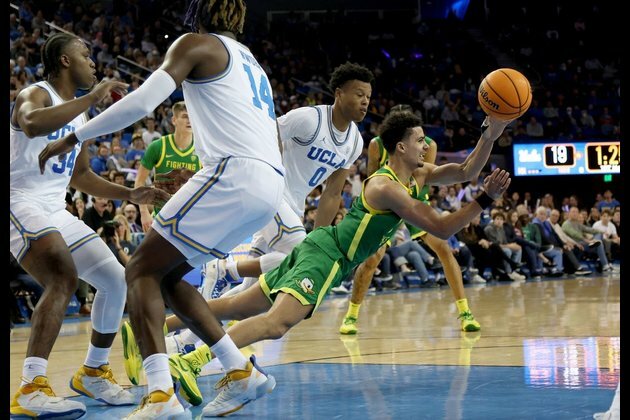 UCLA uses late run to top Oregon in Pac-12 play