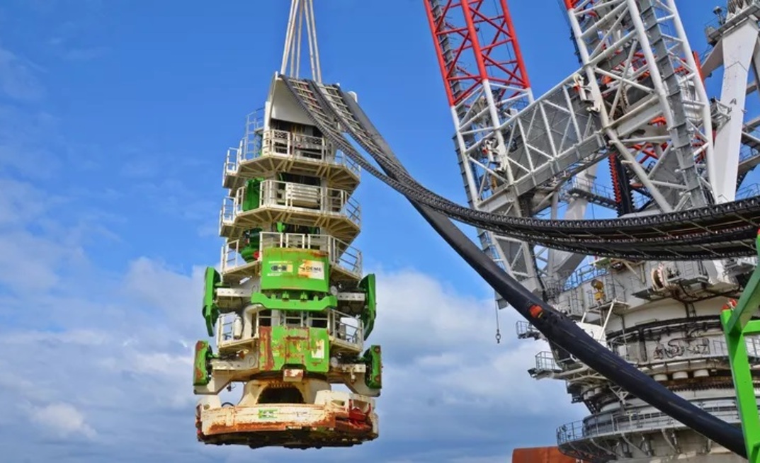 The jack-up vessel “Innovation” installing a monopile for the Saint-Nazaire wind farm using the OFD drilling technology (2021-2022). Credit: Herrenknecht