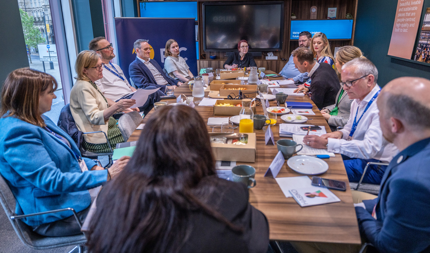  Habiko Round Table ©Chris Whittam