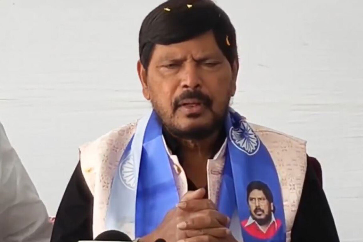 "Revolutionary decision": Ramdas Athawale invites Kerala CM Vijayan to join NDA, says 'state will get more funds'