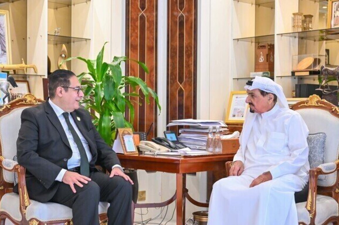 Ajman Ruler receives President of Cairo University
