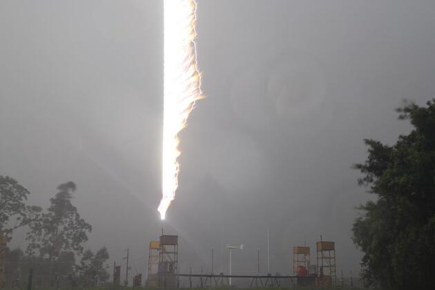 Lightning chasers in China's "Thunder City" pursue timeless human quest